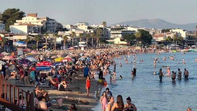 Didim sahillerini tatilciler doldurdu