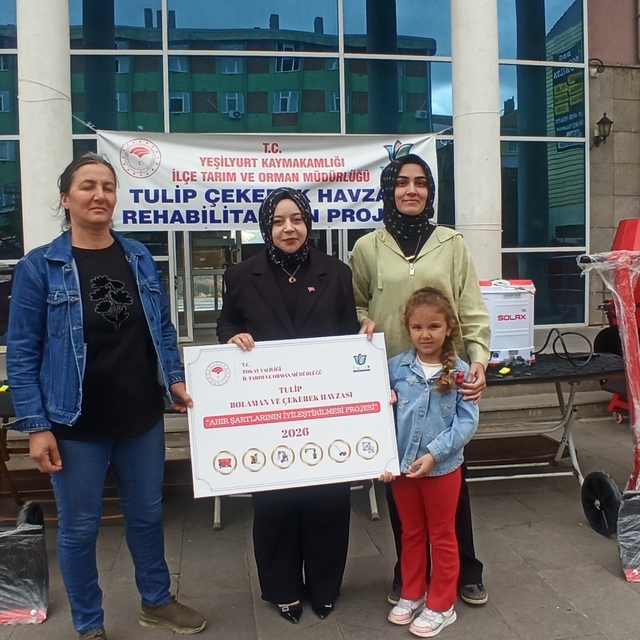 Yeşilyurt'ta çiftçilere ahır ekipmanı dağıtıldı