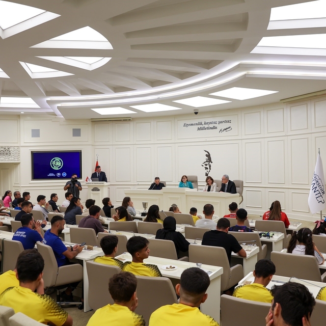 Başkan Şahin, belediyenin başarılı sporcularıyla bir araya geldi