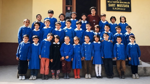 Salihli'de ilkokul arkadaşları, 28 yıl sonra buluştu