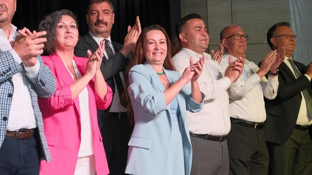 Manisa Büyükşehir Belediye Başkanı Dutlulu ile 14 ilçe belediye başkanı, Yeni Parti'ye katıldı