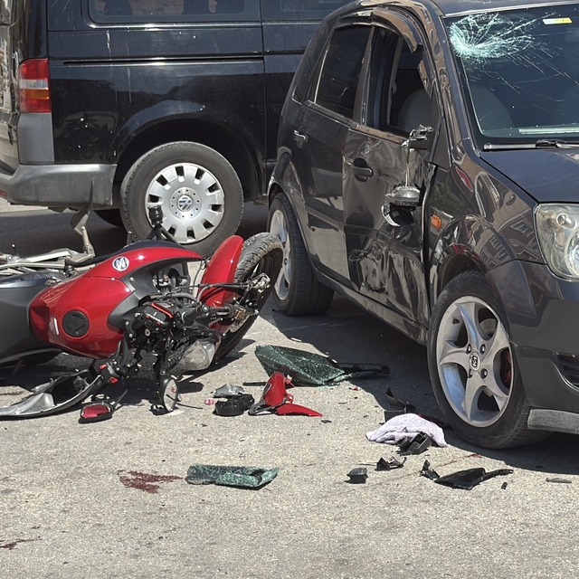 Eskişehir'de manevra yapan otomobile motosiklet yandan çarptı: 1 yaralı