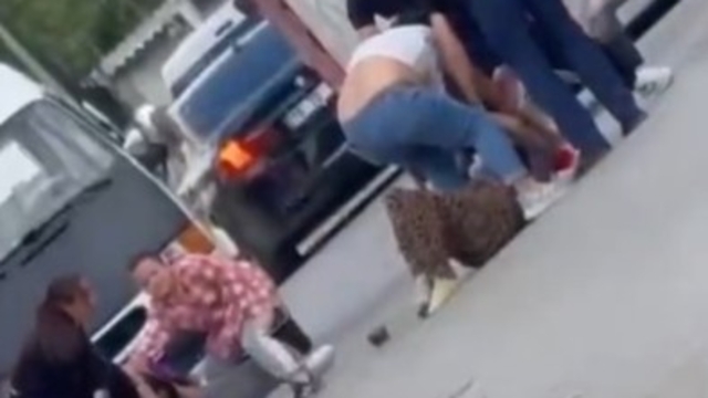 Çorum'da kadınların kavgası kamerada