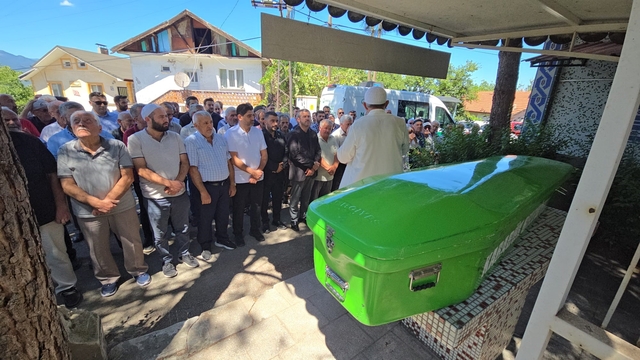 İl Genel Meclis Başkanı Kirman'ın acı günü
Kayınpederi Cemal Arslan son yolculuğuna uğurlandı