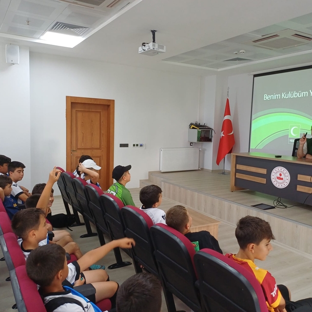 Yakakent'te öğrencilere teknoloji bağımlılığı eğitimi verildi