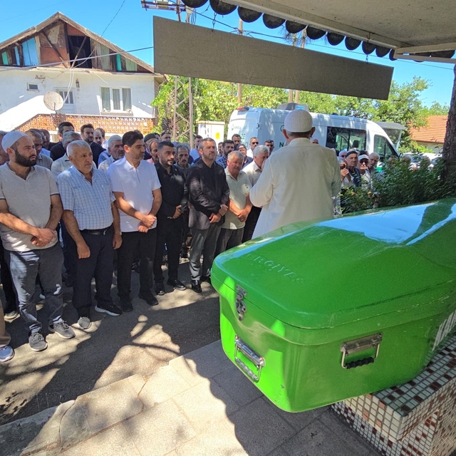 İl Genel Meclis Başkanı Kirman'ın acı günü
Kayınpederi Cemal Arslan son yol...
