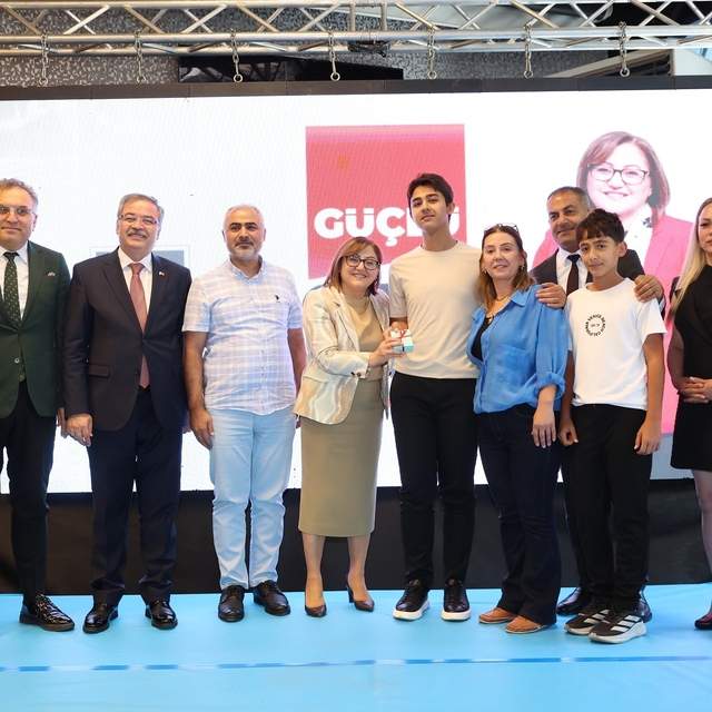 Şahin, Gazi Şehrin 2026 YKS ve LGS şampiyonlarıyla buluştu