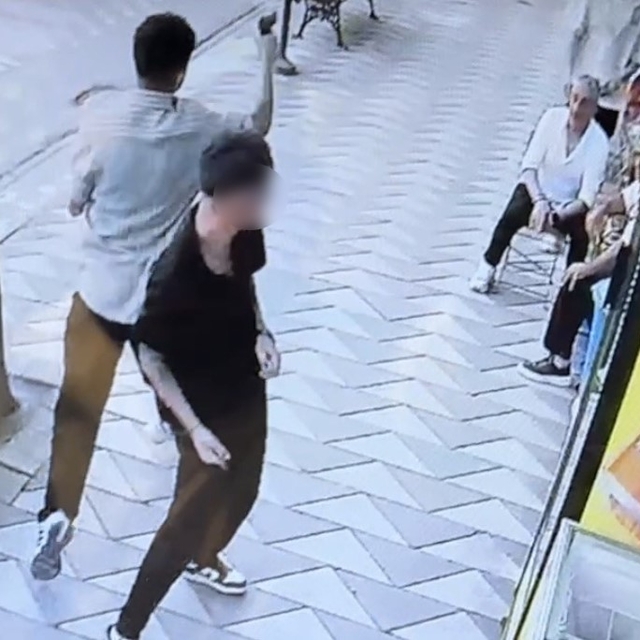 Sokak ortasında bıçaklı ve silahlı kavga: 1 yaralı