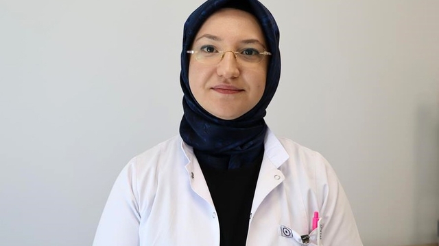 Tedavi edilmeyen siroz kansere dönüşüyor
Hepatit hastalığına karşı uyarılarda bulunan Sivas Numune Hastanesi Enfeksiyon Hastalıkları Uzmanı Dr. Sevgi Baltacı, tedavi edilmeyen Hepatit B ve C'nin siroz ile karaciğer kanserine yol açabileceğini belirtti