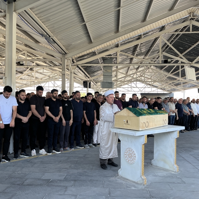 Site havuzunda hareketsiz bulunan Kadir, Gaziantep'te toprağa verildi (2)