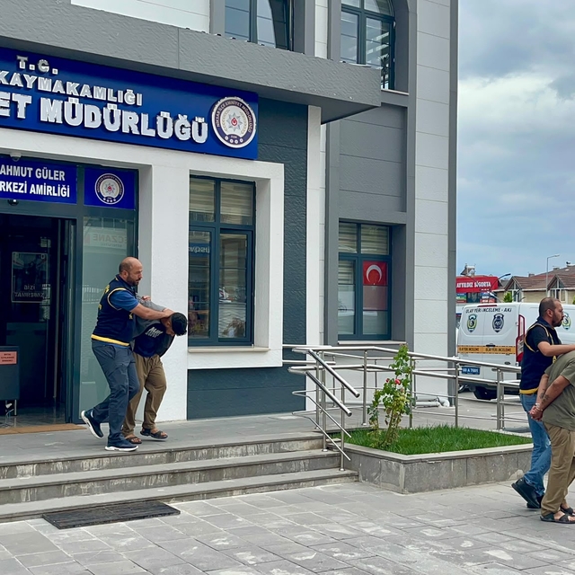 Tokat'ta araç lastiği çaldıkları iddia edilen 4 zanlı yakalandı