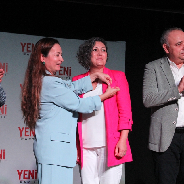 Manisa'da 15 CHP'li belediye başkanı YENİ Parti'ye katıldı