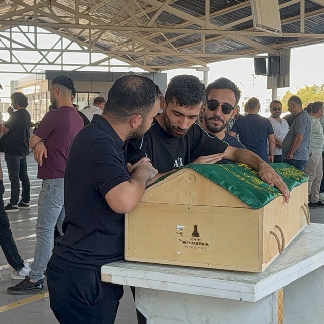 Havuzda hayatını kaybeden minik Kadir, Gaziantep'te son yolculuğuna uğurlan...