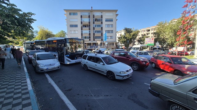 Her 3 kişiye 1 araç düşüyor: Mesai bitince Hükümet Caddesi kilitleniyor