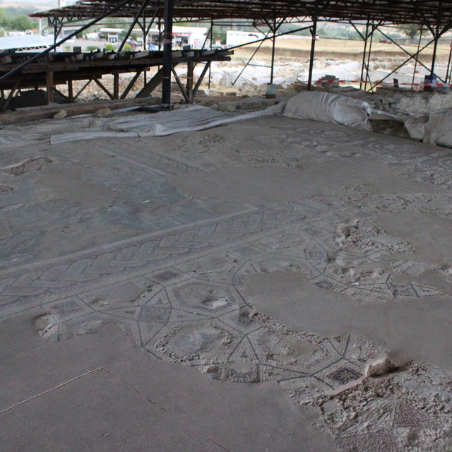 Pompeiopolis Antik Kenti'nde Roma villasının mozaikleri gün yüzüne çıkarılı...