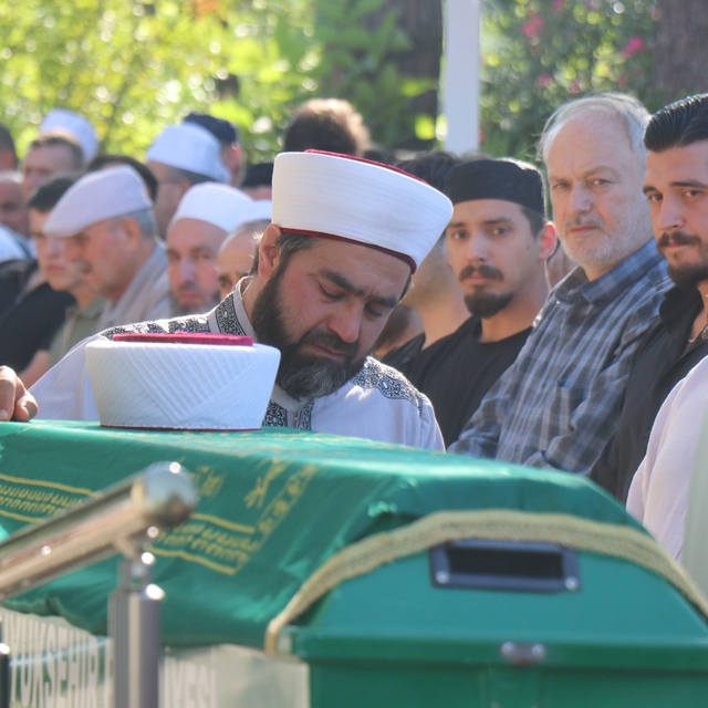 Feci kazada ölen hafızın cenaze namazını imam olan babası kıldırdı
3 gün so...