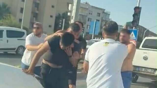 Kuşadası'nda trafikte kavga: 2 gözaltı