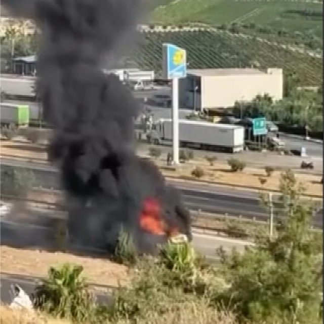 Mersin'de 24 ton çikolata yüklü tır yandı