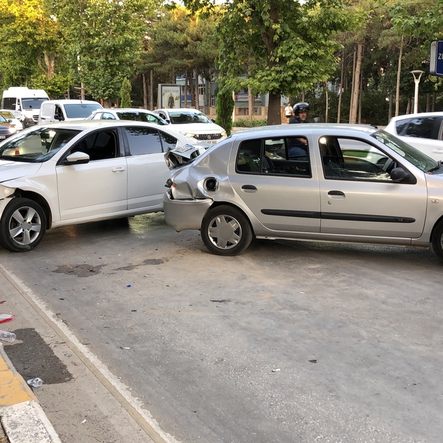 Elazığ'da zincirleme trafik kazası: 3 yaralı