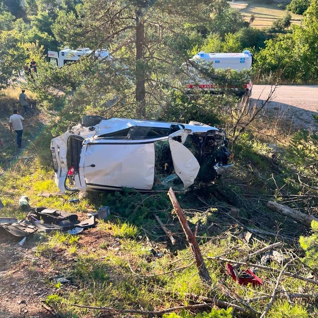 Kastamonu'da otomobil şarampole yuvarlandı: 5 yaralı