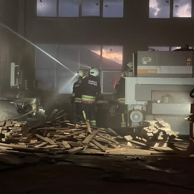 Samsun'da kereste imalathanesinde korkutan yangın