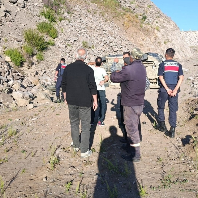 Otomobil şarampole yuvarlandı: Aynı aileden 3 kişi hayatını kaybetti