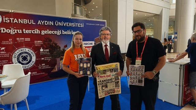 Karya Farma HBX Ar-Ge Akademi, İzmir'deki tercih fuarında tanıtım yaptı