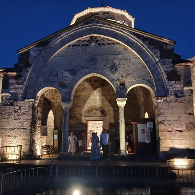 Akşamları ışıklandırılan Ayasofya ziyaretçileri hayran bırakıyor