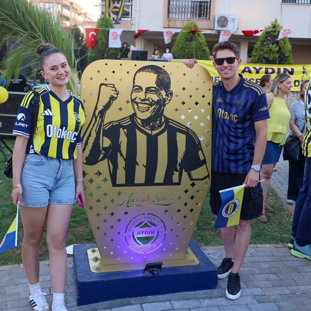 Efeler'de Fenerbahçeliler Parkı açıldı
Başkan Yetişkin: "Ben doğuştan Fener...