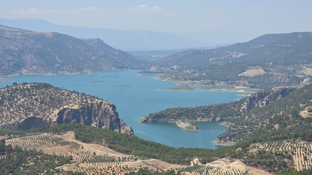 İnceğiz Kanyonu doğal güzelliği ile ziyaretçilerini büyülüyor