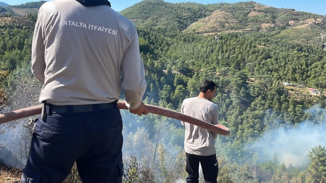 Alanya'da orman yangını sebebiyle 45 ev tedbir amaçlı tahliye edildi
Yangına müdahale sabahın ilk ışıklarıyla birlikte havadan başladı