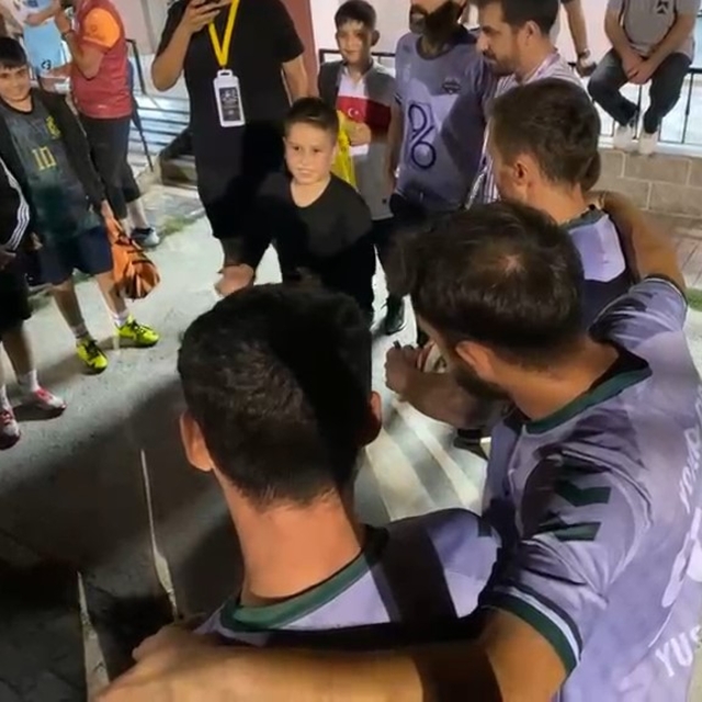Minik Muhammed'in motivasyon konuşması ağabeylerini gülümsetti