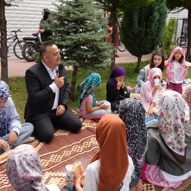 Başkan Ural'dan miniklere tatlı sürpriz