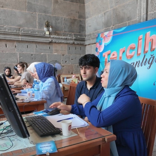 Kayseri Büyükşehir'in ücretsiz YKS tercih danışmanlığına yoğun ilgi: Gençle...