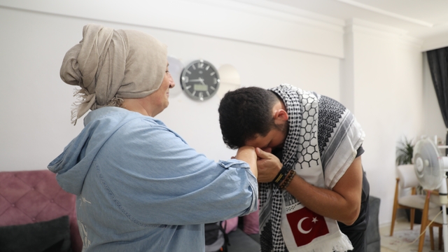 Ailesiyle vedalaştı, zulme 'dur' demek için Filistin'e yola çıktı
