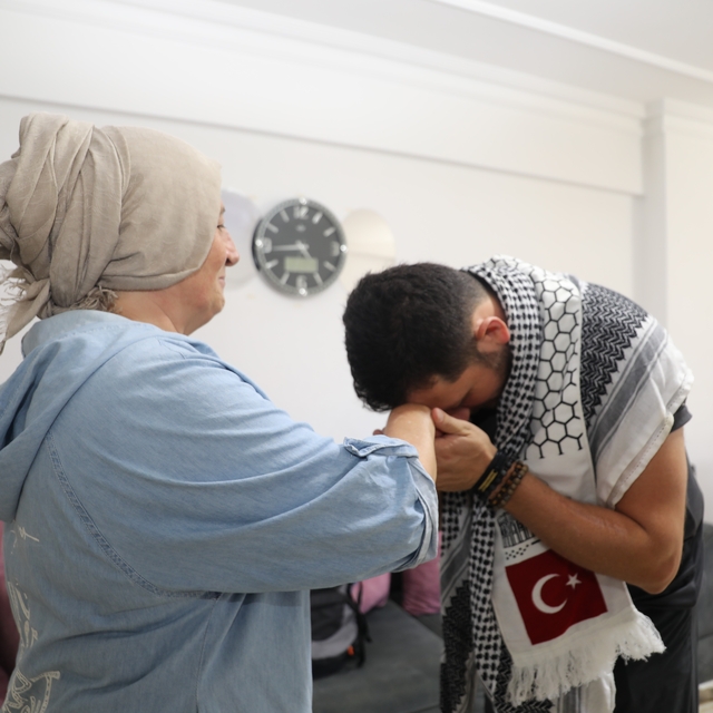 Ailesiyle vedalaştı, zulme 'dur' demek için Filistin'e yola çıktı