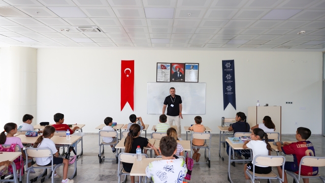 Aydınlı çocuklar yaz tatilini İngilizce öğrenerek geçiriyor