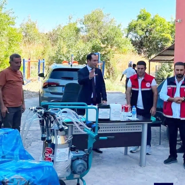 Gerger'de üreticilere yüzde 50 hibeli süt sağım makinesi desteği