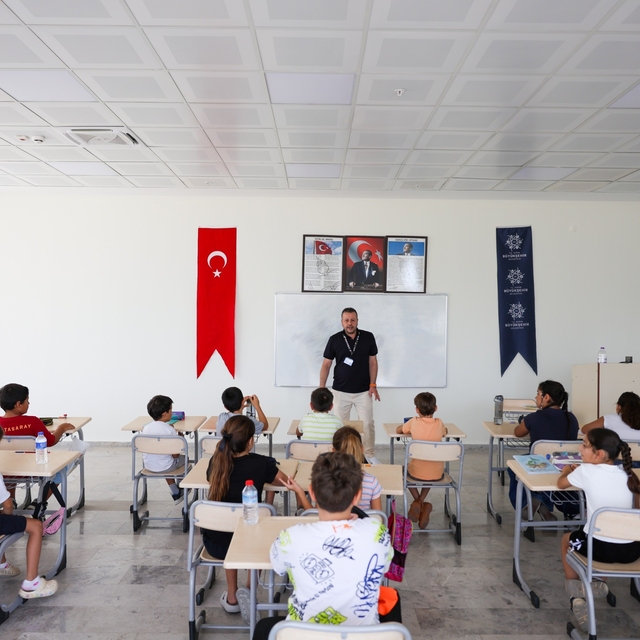 Aydınlı çocuklar yaz tatilini İngilizce öğrenerek geçiriyor