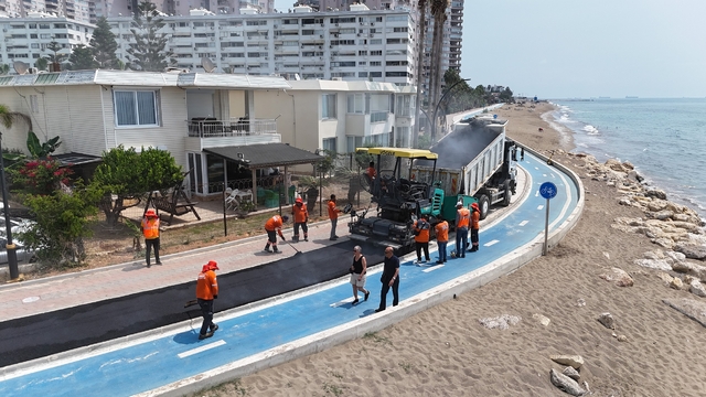 Mersin'de sahil yürüyüş yolu yenilendi