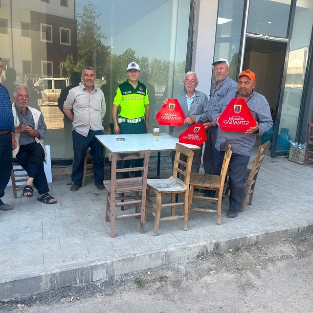 Jandarmadan güvenli tarım eğitimi ve reflektör dağıtımı