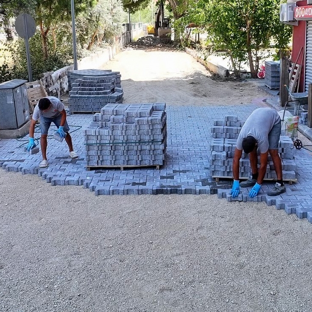 Efeler Belediyesi yol çalışmalarına devam ediyor
Okul yolunda konfor ve güv...
