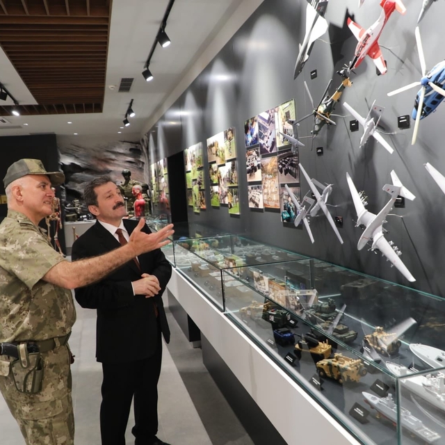 Vali Tavlı, askeri eğitim alanlarını inceledi