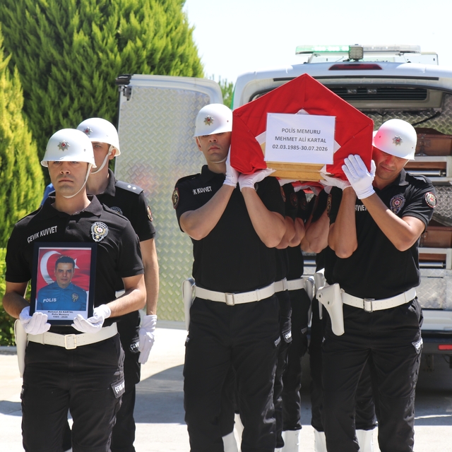 Görevi başında vefat eden polis memuru memleketine uğurlandı