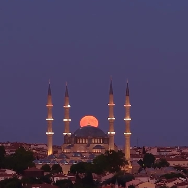 Dolunay, Selimiye Camii ile aynı karede