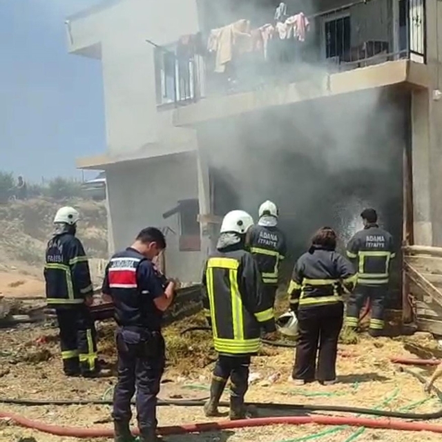 Saman balyaları alevlere teslim oldu