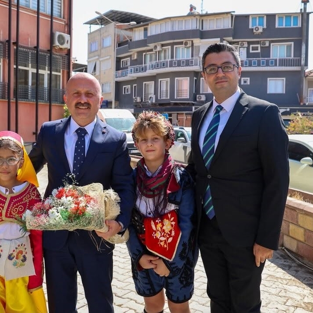 Vali Varol, Yenipazar'da kurumları ziyaret edip vatandaşlarla buluştu
