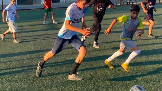 Kur'an kursu öğrencileri futbolla kardeşlik bağlarını güçlendiriyor