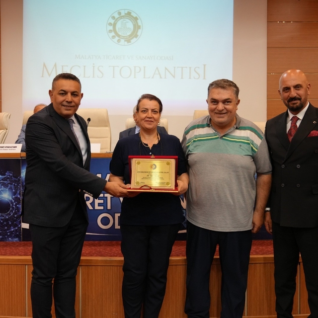 MTSO'nun üyelerine vefa plaketi takdimi devam ediyor