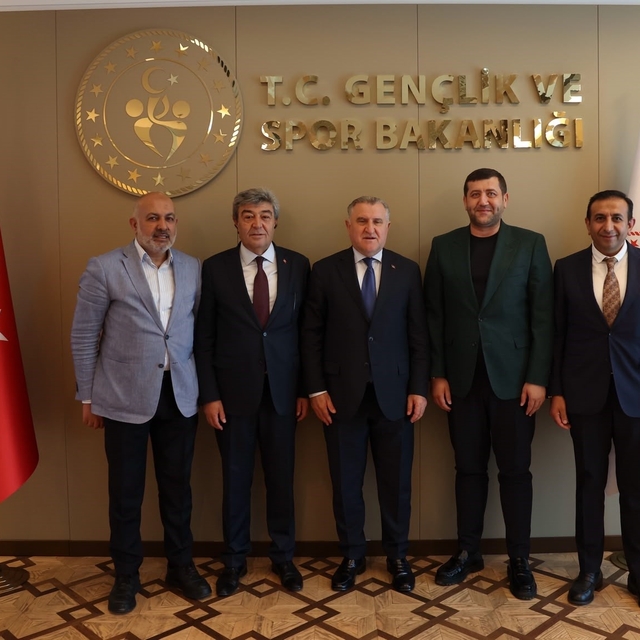Kayserispor heyetinden Osman Aşkın Bak'a ziyaret